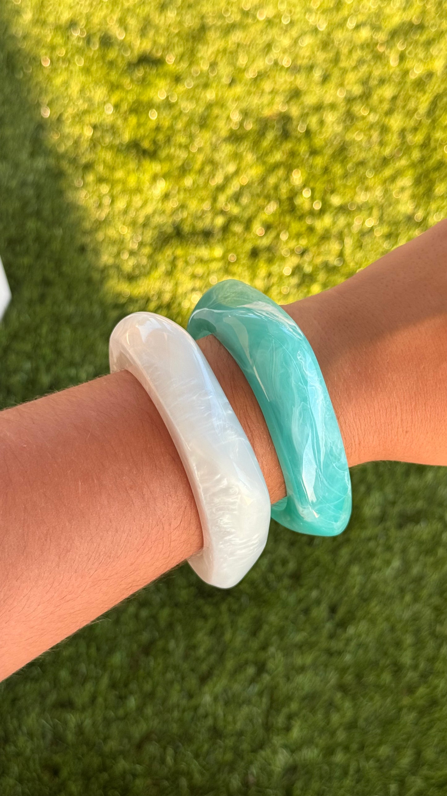 Duo de bracelets rigides résine