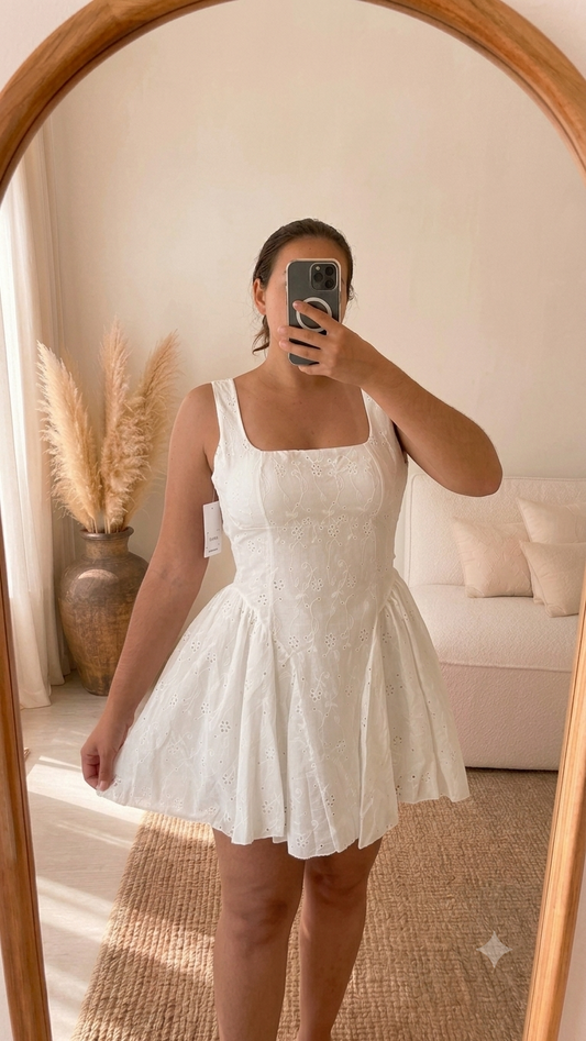 Robe romy brodée
