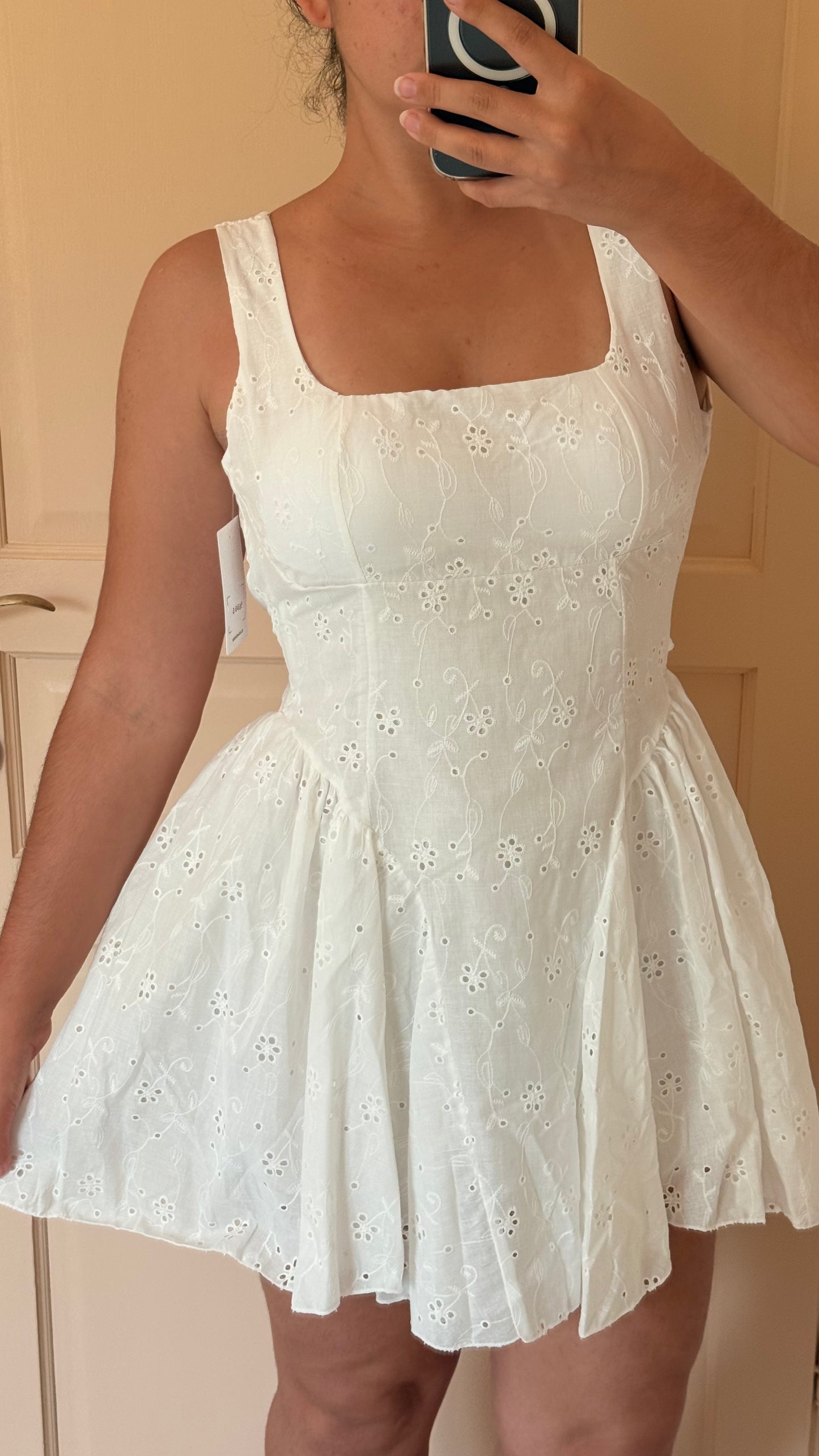 Robe romy brodée