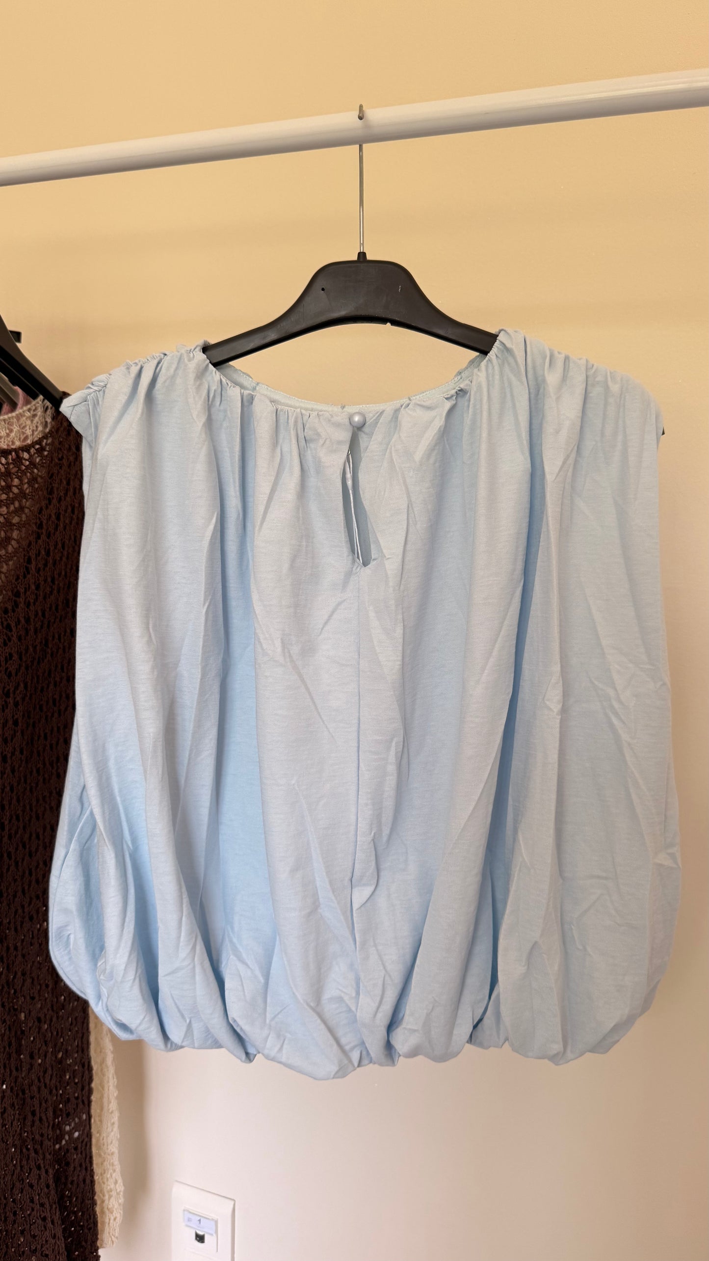 Top Romane bleu clair