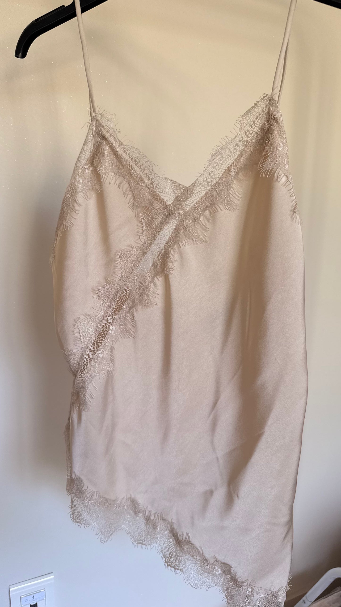 Top asymétrique satiné