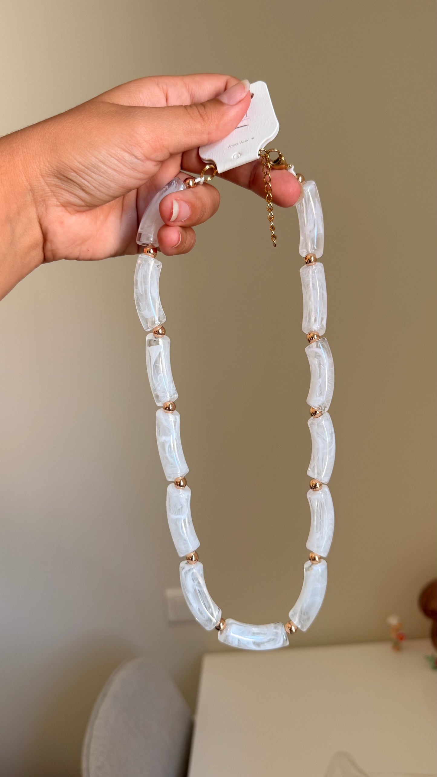 Collier perles tubes blanc