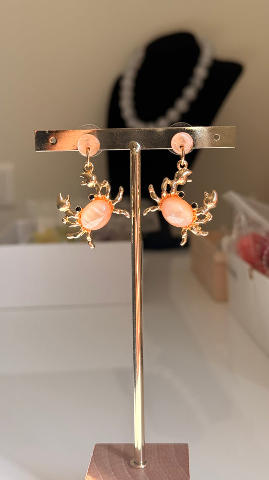 Boucles d’oreilles crabe beige abricot
