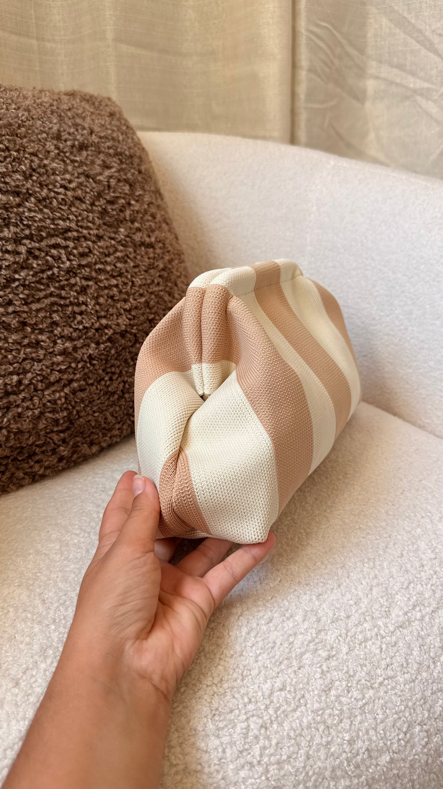 Pochette à rayures beige et blanc