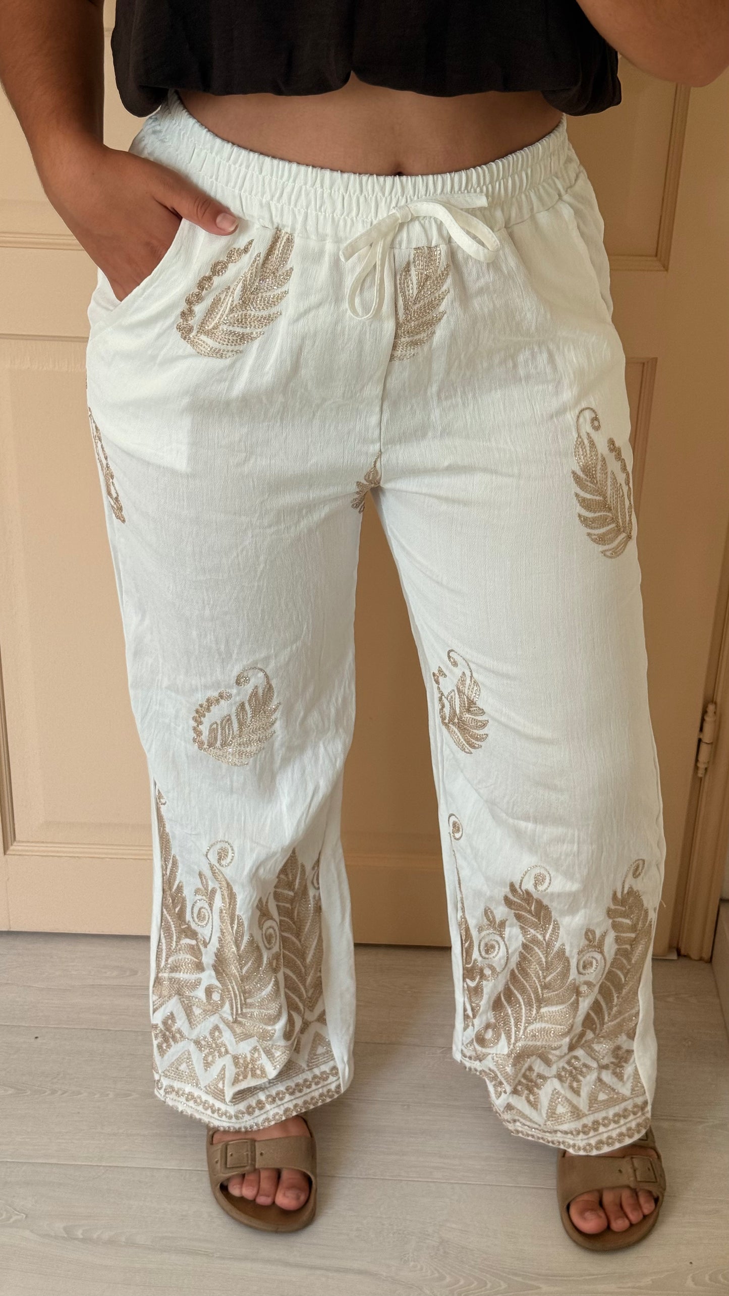 Pantalon brodé motifs feuillages