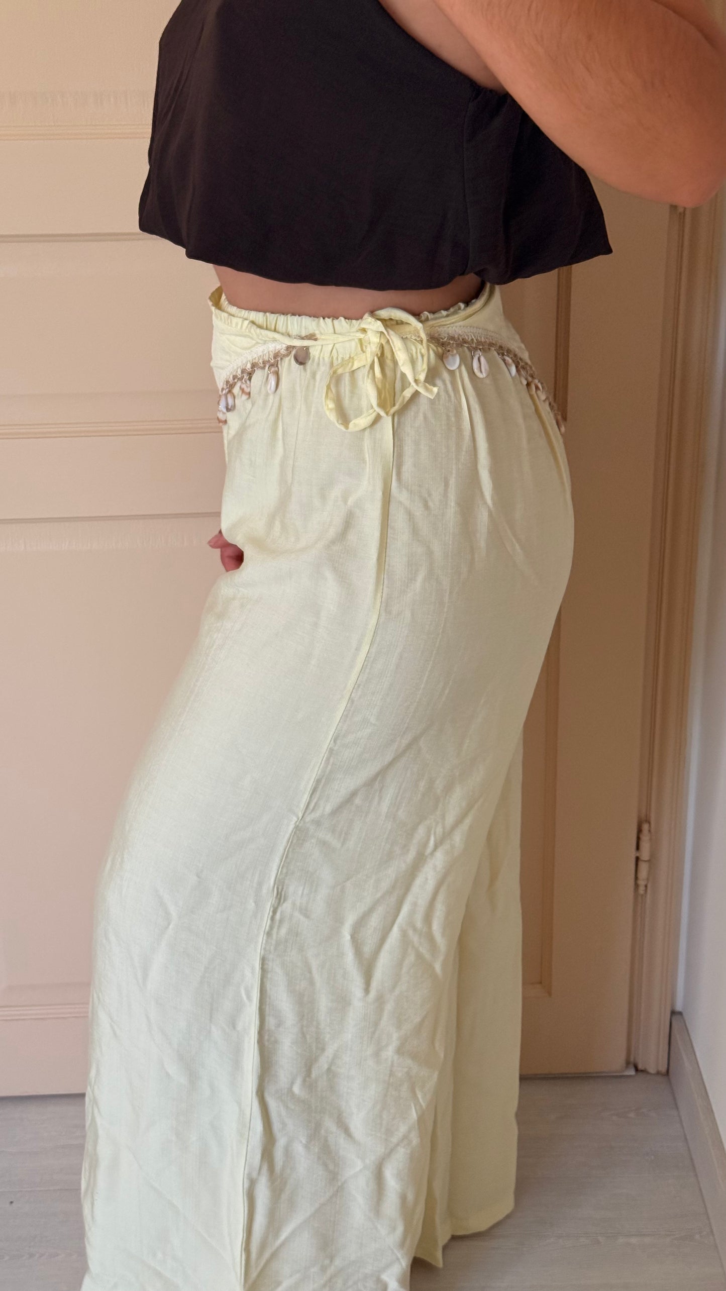 Pantalon coquillage jaune beurre