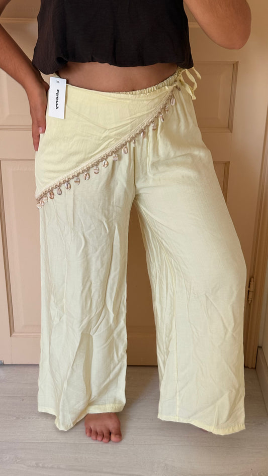 Pantalon coquillage jaune beurre