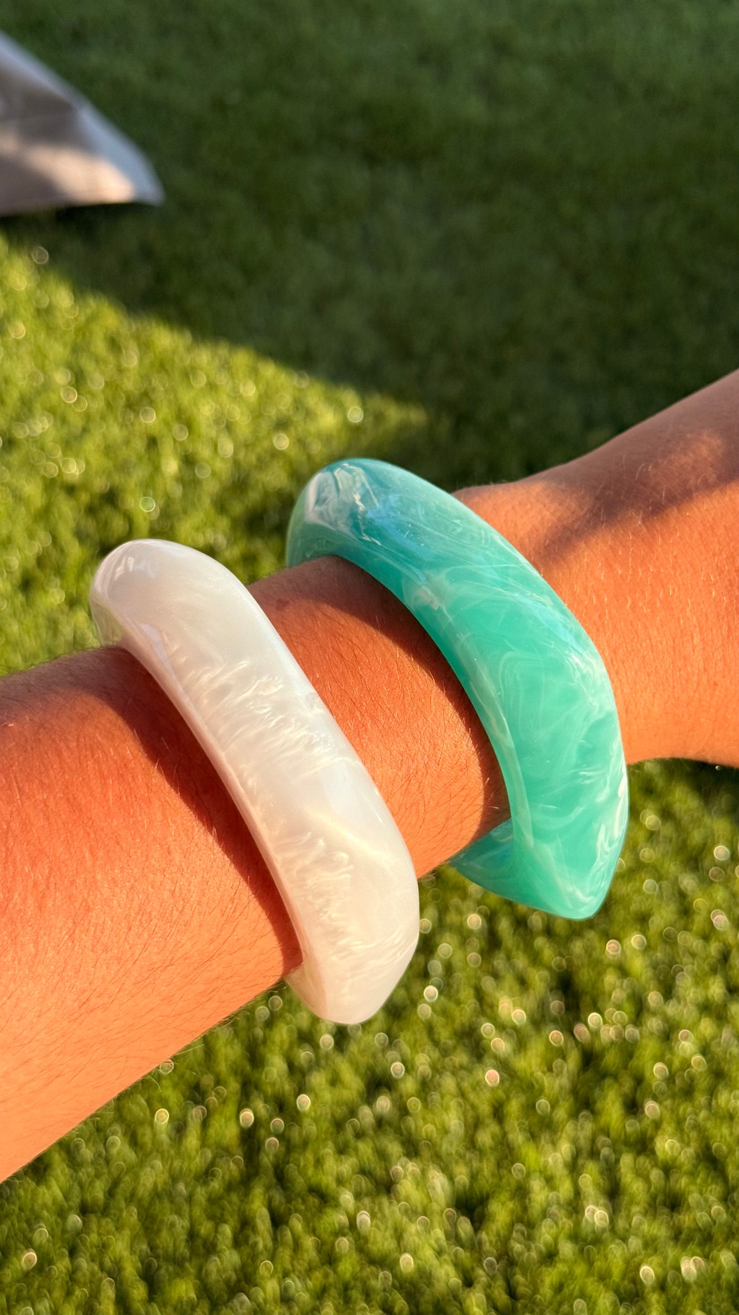 Duo de bracelets rigides résine