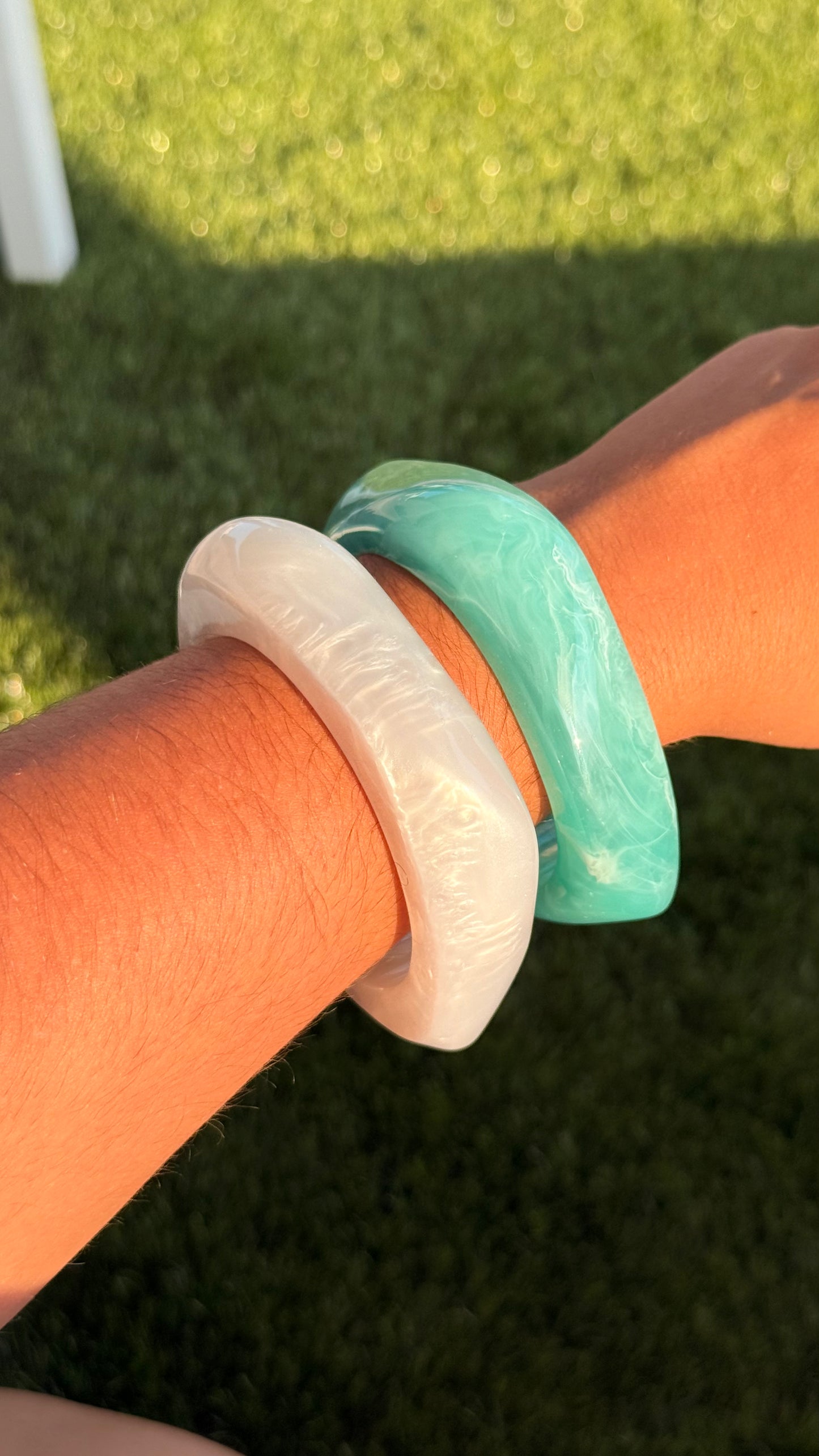 Duo de bracelets rigides résine