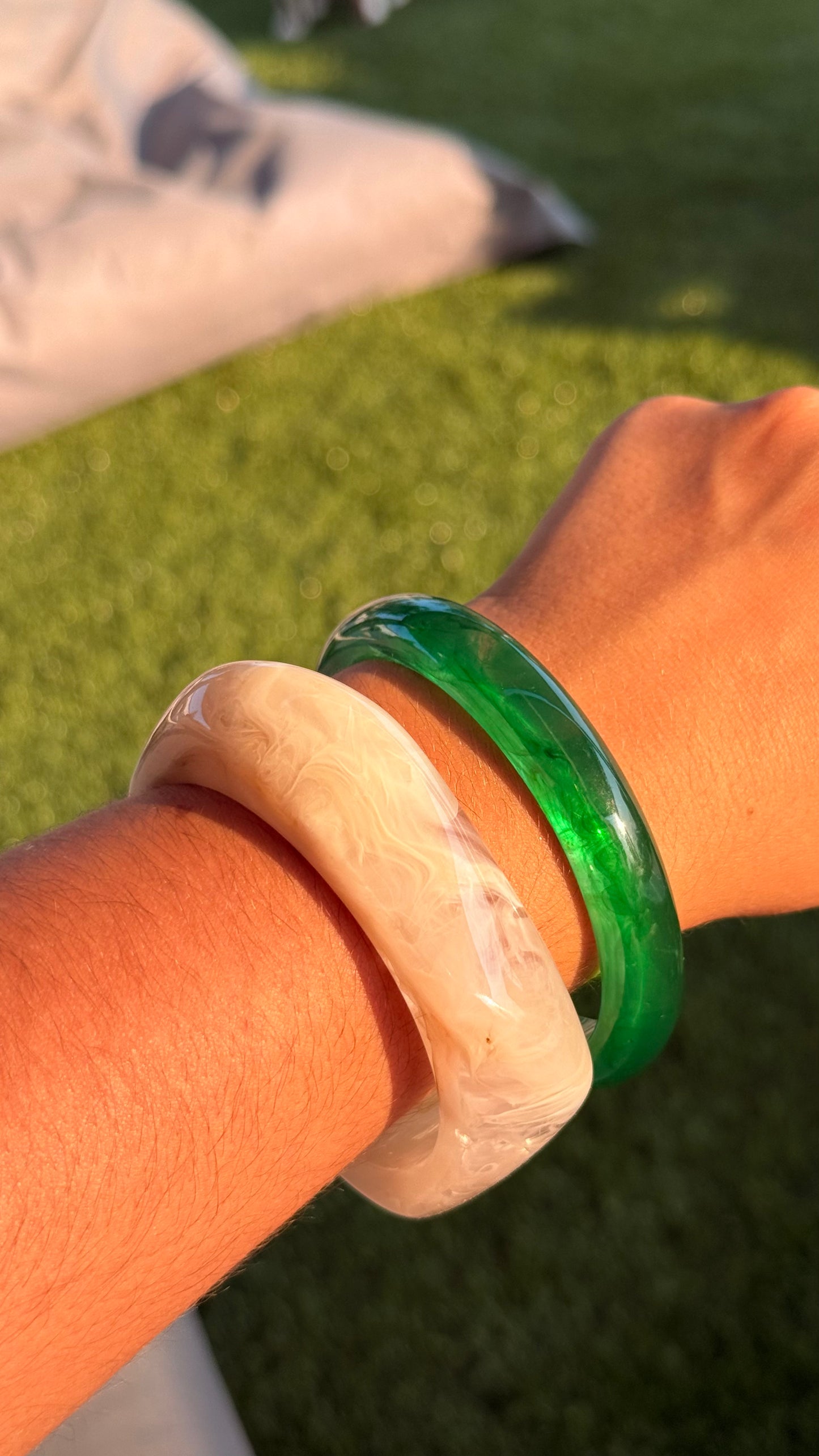 Duo de bracelets rigides résine