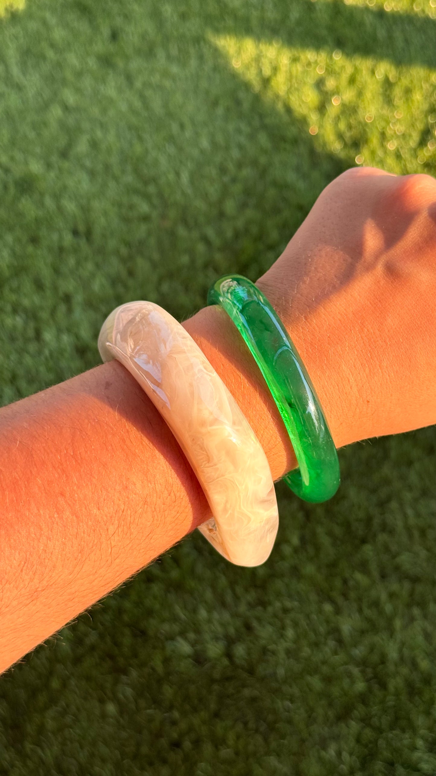 Duo de bracelets rigides résine